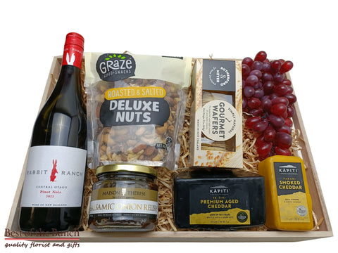 New Zealand premium gourmet cheese board firm aged cheddar & firm smoked cheddar cheeses and wine gift boxes, gift baskets and gift hampers delivered Wellington same day delivery. Cheese board firm aged cheddar & firm smoked cheddar cheeses and wine delivered same day in Wellington and New Zealand delivered order online