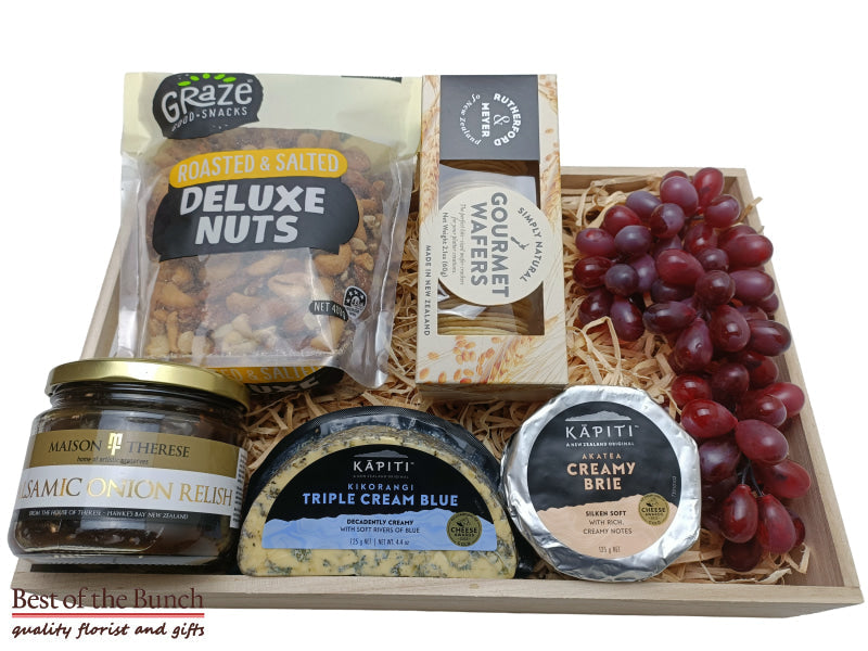 New Zealand premium gourmet cheese board soft creamy brie & triple cream blue cheeses sharing platter gift boxes, gift baskets and gift hampers delivered Wellington same day delivery. Cheese board soft creamy brie & triple cream blue cheeses sharing platter same day delivery Wellington New Zealand order online